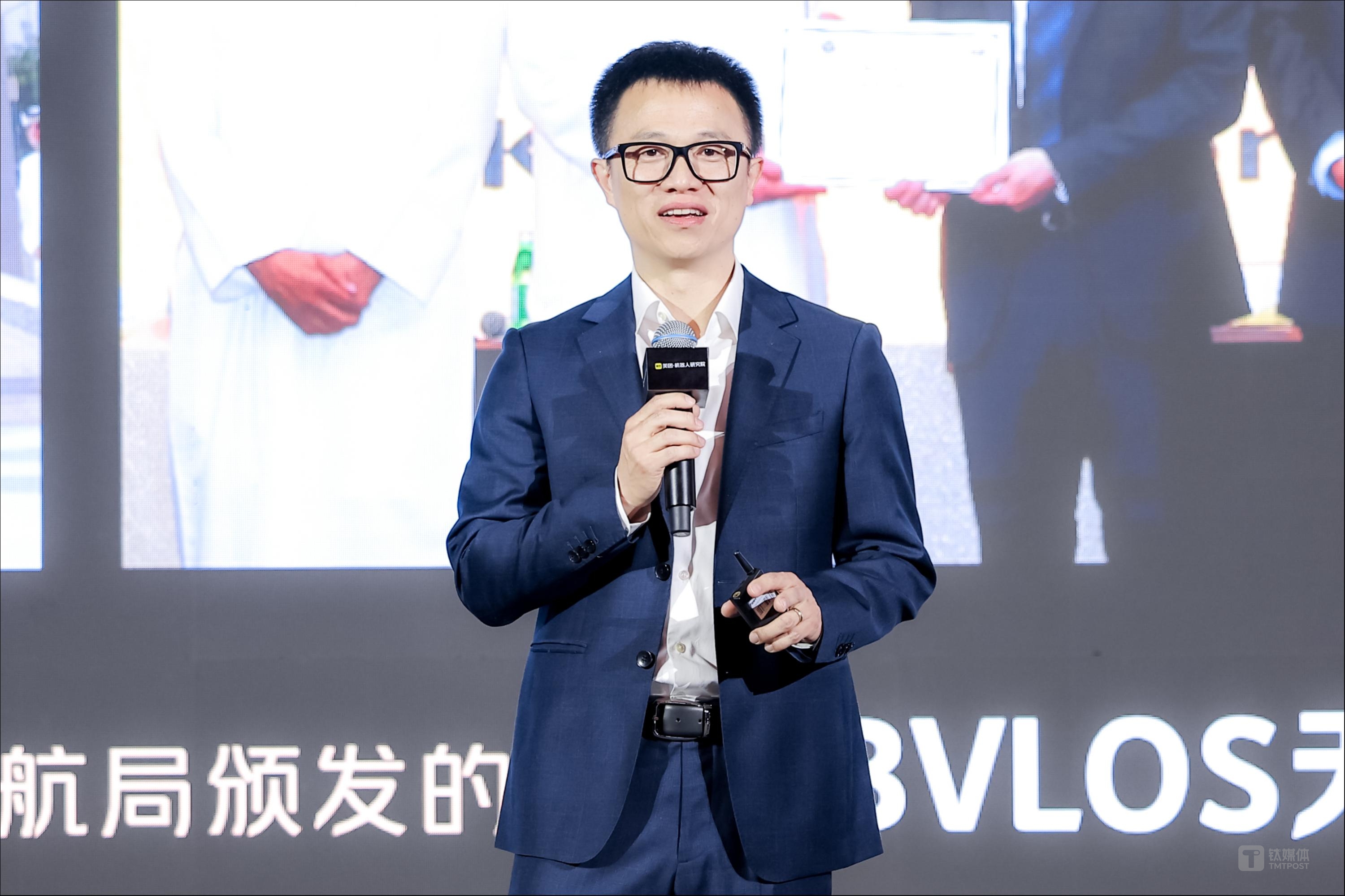 美团副总裁、美团机器人研究院理事长毛一年